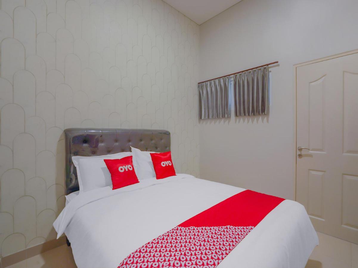 Super Oyo Capital O 90336 Olive Guest House スラバヤ エクステリア 写真