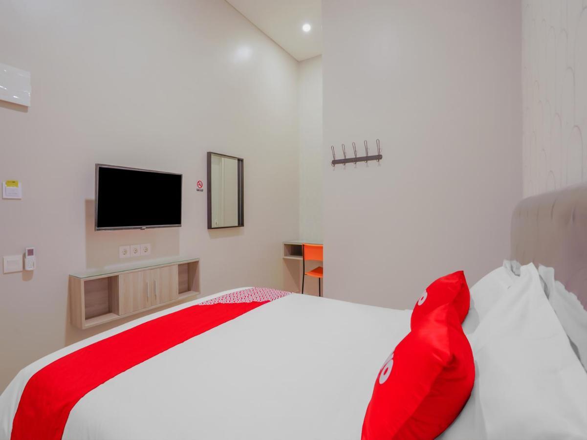 Super Oyo Capital O 90336 Olive Guest House スラバヤ エクステリア 写真
