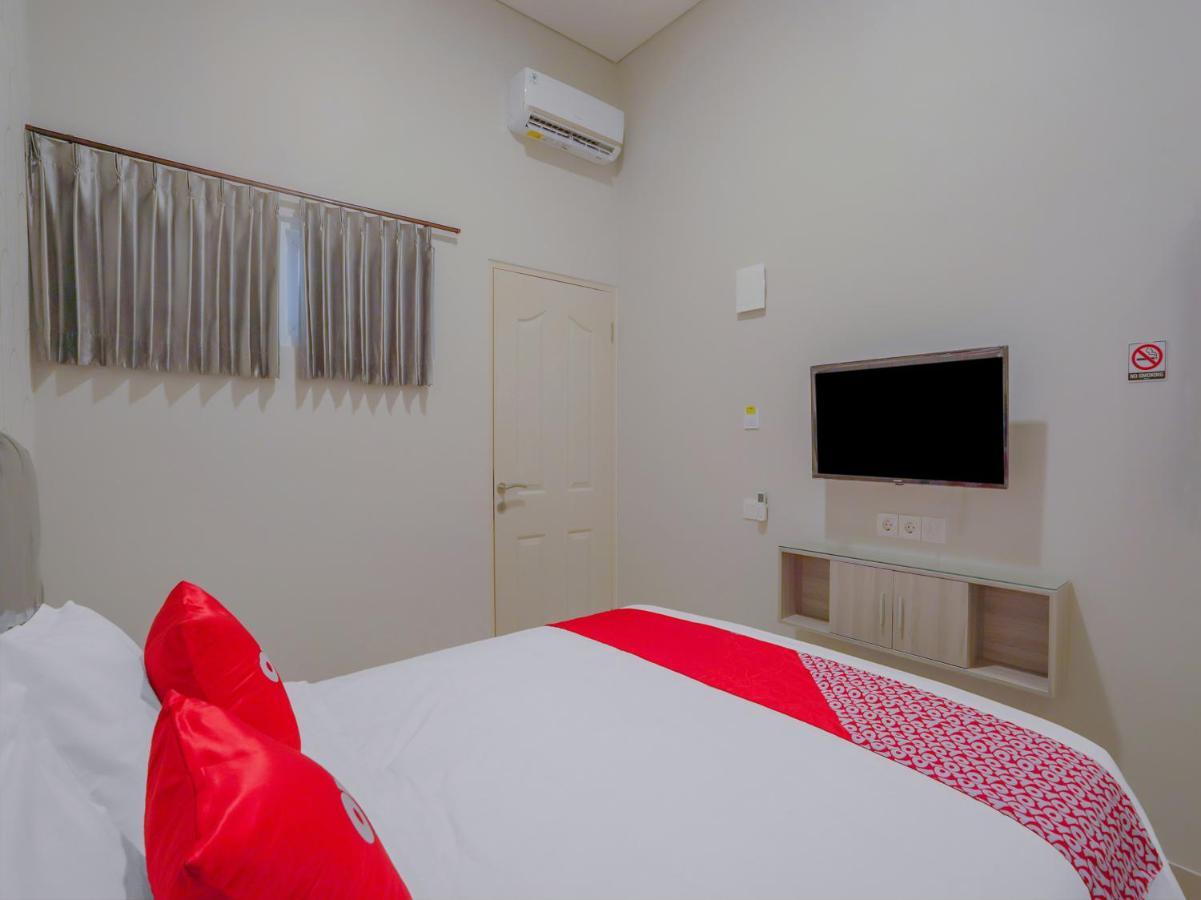 Super Oyo Capital O 90336 Olive Guest House スラバヤ エクステリア 写真