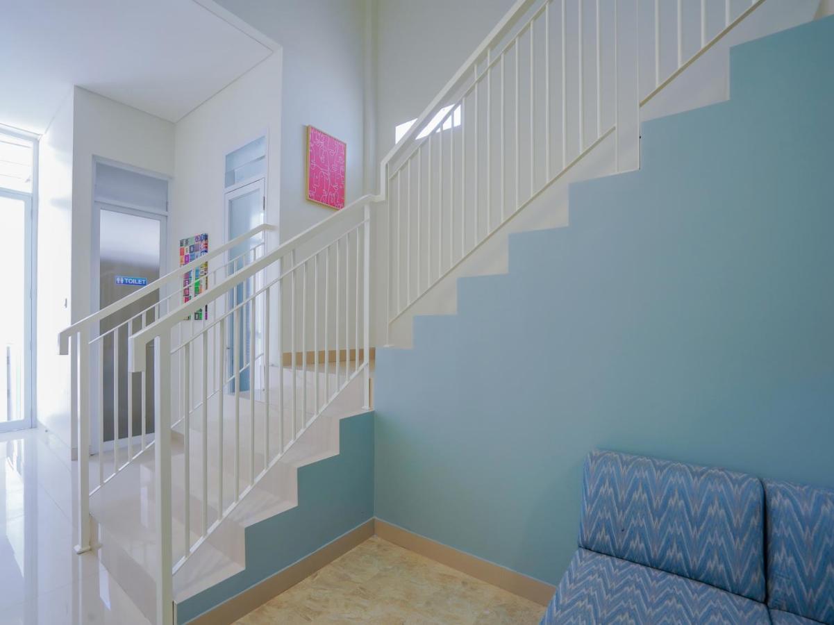 Super Oyo Capital O 90336 Olive Guest House スラバヤ エクステリア 写真
