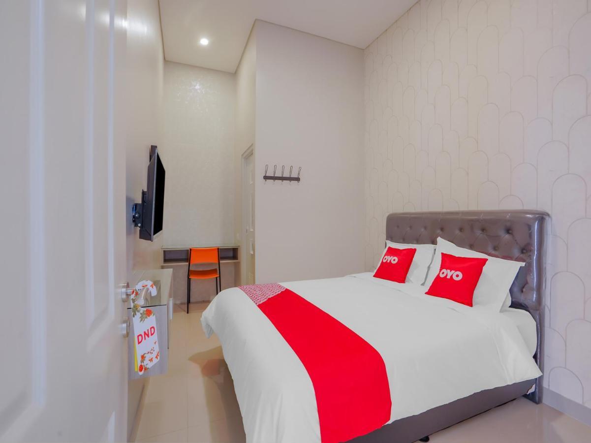 Super Oyo Capital O 90336 Olive Guest House スラバヤ エクステリア 写真
