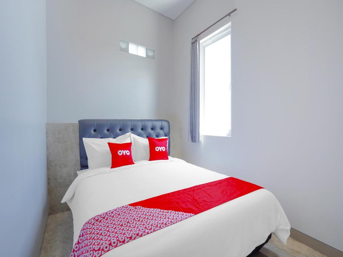 Super Oyo Capital O 90336 Olive Guest House スラバヤ エクステリア 写真